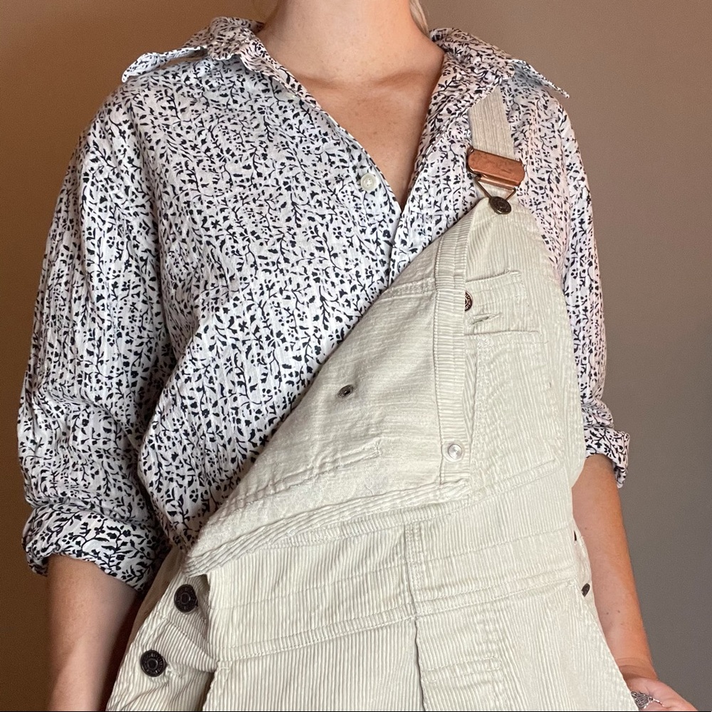 Guess button down navy blue & white
